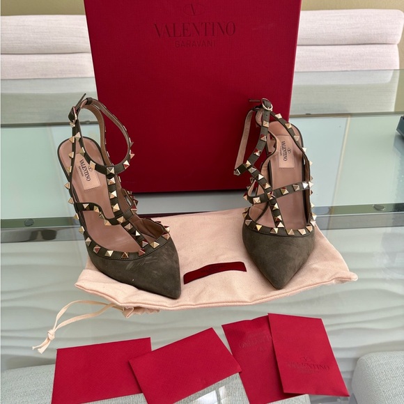 Authentic Valentino Garavani Olive RockStud Pumps - Picture 5 of 13